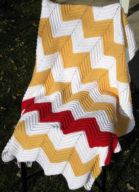 Cozy Chevron Waves: Beginner-Friendly Crochet Blanket Pattern (PDF)