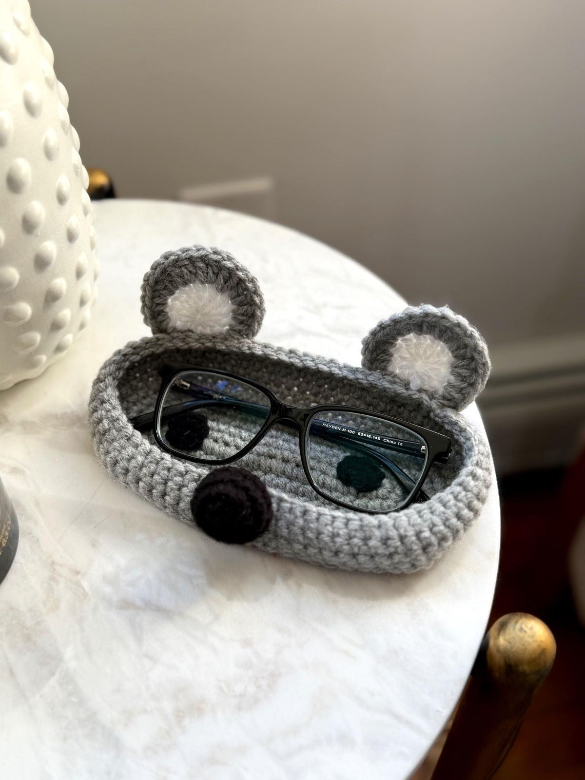 GREY BEAR GLASSES HOLDER PROTECTING YOUR GLASSES